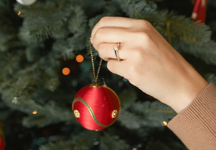 Τα ωραιότερα δαχτυλίδια για μια Χριστουγεννιάτικη πρόταση γάμου